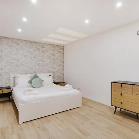 Pick A Flat's In La Chapelle - Impasse Du Cure