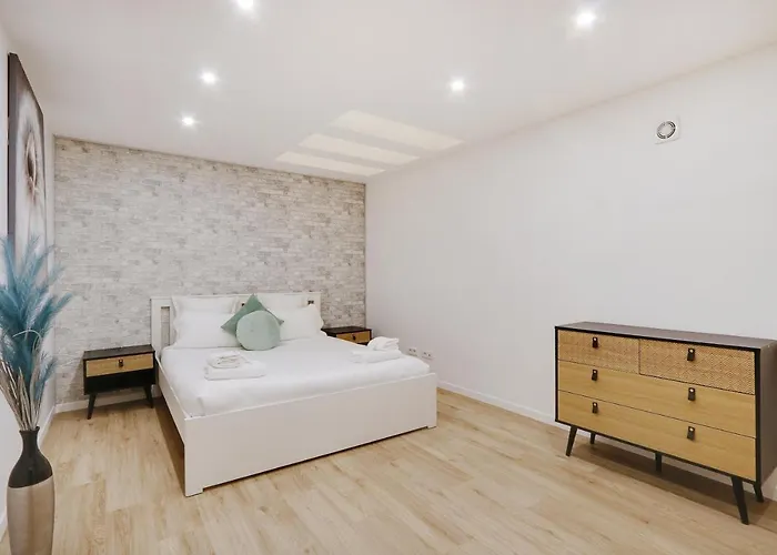 Pick A Flat's In La Chapelle - Impasse Du Cure